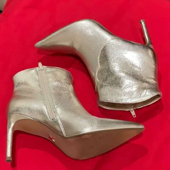EUC Express Gold Metallic Ankle Boots - Size 7 - Picture 4 of 13